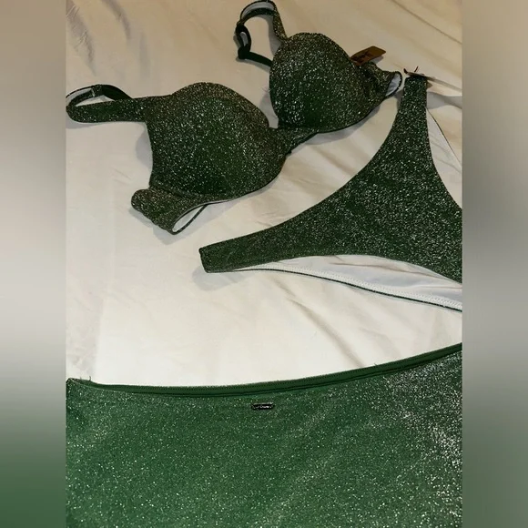 Victoria’s Secret Bikini set & cover-up - Picture 4 of 4